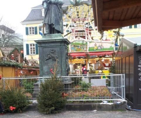 Dass das Beethoven-Denkmal auf dem Weihnachtsmarkt