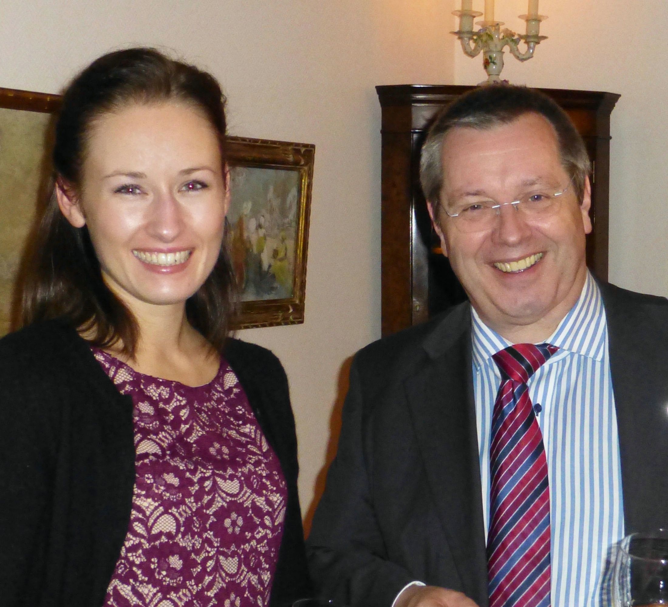 Die Beethovenring-Preistrgerin 2013 Ragnhild Hemsing mit dem Vorsitzenden der BRGER FR BEETHOVEN Stephan Eisel